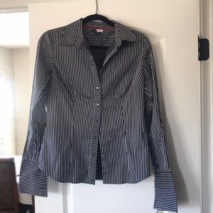 👏 Tommy Hilfiger dress shirt requires cuff links!